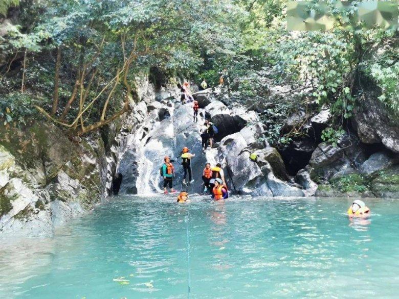 2位幸运的陕西男人，他们都娶了“跳水皇后”，太幸福了